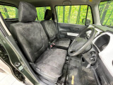 運転席まわりには十分なスペースがあり、大柄な方でもゆったり運転していただける環境です。