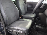 【内装】運転席 目立った汚れやへたりもなく良好です。