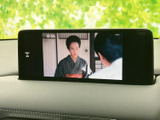 画面でテレビ映像を視聴できる装備を備えています。停車中の休憩時間などに映像を楽しめるため、車内で過ごすひとときの楽しみが広がります。