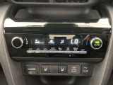オートエアコンは温度を設定するだけで、自動で風量などを設定してくれます。運転しながら操作も必要ないので、安全性も向上します。