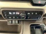 オートエアコンで、毎日のドライブを快適に。温度、風量を自動で調整し、理想的な車内環境を提供します。