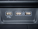 USBつなげられます♪充電などお役にたちますよ!!