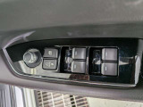 パワーウィンドウのスイッチですよ。運転席に居ながら窓を開け閉めのコントロールできます。