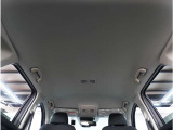 【天井】シミや垂れ、タバコ焦げなどございません。キレイな状態が保たれており、ご納車前にも丁寧にクリーニングさせていただきます。