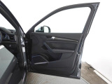 音響も素晴らしく、上質な音響に包まれながらドライブをお楽しみ頂けます。重厚感のある音質をご体感ください。