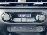 オートエアコンは、温度や風量を自動で調整してくれるため、運転に集中でき、疲労軽減にもつながります。また、車内の温度を一定に保つことで、結露やカビの発生を防ぐ効果もあります。