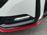 【LEDフォグランプ】霧や雨などの悪天候時に視界を確保するために自動車に取り付けられる補助灯です。ハロゲンなどの従来の光源と比べて明るく、視認性や安全性を向上させます!!