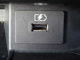 【USB電源ソケット】走行中にスマホやタブレットなどを充電することができて便利です♪