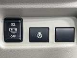 【ステアリングヒーター】冬場に冷たくなりやすい革巻きステアリングを、スイッチ一つで素早く適温に!エアコンよりも早く温まってくれるので、寒い日の運転も快適になりますね♪
