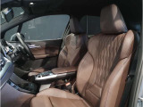 【助手席シート】運転席シート同様長時間乗車・スポーツドライビングでも疲れにくい形状にセッティングされたシートを装備しております。