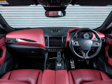 Levante GT330馬力(カタログ値)1,240,000円 パノラマサンルーフ・フルナチュラルレザー・20インチエフェストダークホイール・イージーエントリーシステム・リアシートヒーター