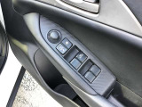 パワーウインド・電動格納付きドアミラースイッチは、ドアに集中☆