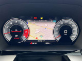 バーチャルコックピットでは、メーターやオーディオ操作、電話選択、地図の確認が可能。パネル内に高解像度の液晶ディスプレイを配置しております。