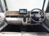 ◆インテリアパネル◆視界広々で非常に運転しやすくロングドライブでも疲れを感じさせないすっきりとまとまったインパネ周りです。