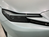 LEDヘッドライトは、点灯の瞬間から最大光量を発揮し、突然暗くなるトンネルなどでの安定感を高めます。
