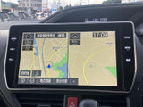 地図を画面いっぱいに表示し、現在地や周辺道路を確認しやすいナビ画面です。縮尺変更や目的地設定などの項目も画面下に並び、日常のお出かけをサポートします。