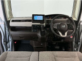 【前方視界】開放的な前方視界!運転がしやすく疲れにくいです♪窓が大きく、見通しがとっても良いおクルマですよ♪