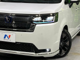 【LEDヘッドライト】悪天候や夜間走行時も良好な視界を確保し安心して運転できる高輝度LEDヘッドライトを装備!点灯速度が早く、消費電力も抑えられています。