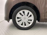 タイヤサイズは 155/65 R14 です。