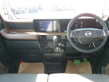 操作しやすい運転席廻り!操作パネルも使いやすい!!ドライブが楽しくなります!