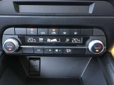 オートエアコンですので車内の温度管理も簡単に行えて快適です^^