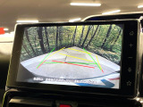 【バックカメラ】駐車時に後方がリアルタイム映像で確認できます。大型商業施設や立体駐車場での駐車時や、夜間のバック時に大活躍!運転スキルに関わらず、今や必須となった装備のひとつです!