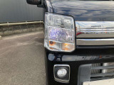 夜間走行の様々な局面に向けて、LEDヘッドランプで視認性をしっかり確保☆ハロゲンヘッドランプのおおよそ2倍の光量で、広範囲に明るくドライバーをサポートしてくれます。