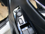 ドアミラーの鏡面の調節、格納は運転席からすべて操作できます!