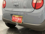 【後退時ブレーキサポート】リヤバンパーに4つの超音波センサーを内蔵し、車両後方にある障害物を検知。透明なガラスなども検知でき、コンビニの駐車場などでの衝突回避をサポートします。