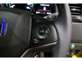 Hondaセンシングの機能のひとつ、アダプティブクルーズコントロール付!アクセルから足を離しても設定したスピードと前車との車間を保ち走行してくれます!車線維持もアシスト☆高速道路で疲労軽減ですね☆