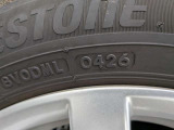 【アルミホイール】デザイン性が大事ですが、スチールホイルに比べアルミは軽量ですので、燃費や走りにも影響します。