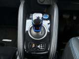 e-POWER独自のシフトノブです。感覚で入力できますので運転操作が楽になります