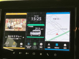 地図や時刻、燃費情報などをまとめて確認できる画面構成です。テレビやオーディオのメニューも表示され、目的に合わせて使い分けられる便利な装備です。