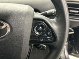 前方の車との車間を設定し、スピードを上げたり緩めたりを自動で行ってくれる追尾式の「レーダークルーズ」。上級装備の一つです!高級車にしかつかない嬉しい機能です。