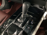 全てのトランスミッションのメリットを兼ね備えた理想的なAT、それがSKYACTIV-DRIVE(スカイアクティブドライブ)。「滑らかな変速」「ダイレクト感のあるシフトフィール」そして「低燃費」が特長!