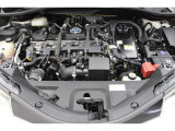 エンジンルームの樹脂部分は丁寧に磨いてツヤをだしています。当社の中古車のエンジンルームクリーニングはとても自信があります★