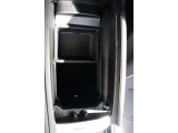 納車前整備は、メルセデスベンツ国際認定メカニックによる最新の検査ライン等の施設が充実した当社工場で入念に行います。