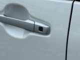 両側ともに電動パワースライドドアとなっております。