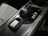 信号待ち等で重宝するオートホールド機能付の電動パーキングブレーキ☆シフトに連動してパーキングブレーキの操作をしてくれる電動パーキング付き!