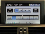 左右独立温度コントロールフルオートエアコンです。運転席、助手席それぞれで独立して温度設定ができます。冷え性の方が乗っても安心ですね♪