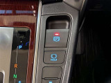 電動パーキングでホールド機能が有り信号待ちでのパーキング操作が自動で行えます。