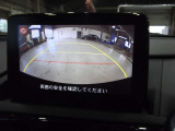バックモニター付きです。雨天の車庫入れ駐車も安心ですね☆