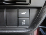 パワーテールゲートの開閉、横滑りを防ぐVSA等のスイッチ類は運転席の右側、手の届きやすい位置にあります。