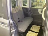 ホンダ車の低床ボディは、チャイルドシートへのお子さまの乗降や荷物の積載もスムーズ。座り心地が良く、快適なドライブを楽しんでいただけます。