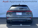 Audiのリヤディフューザーは、車両の後方での空気の流れを整え、乱流を減少させることで、走行安定性を向上させます。またスポーティで洗練された外観を提供し、全体のスタイルに一体感を持たせます。
