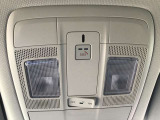 運転席頭上にSOSボタンが付いています。緊急時に24時間オペレーターが対応いたします。車のGPSをキャッチするので事故の地点を調べる必要もございません!