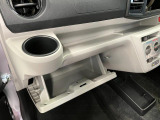 グローブボックスなどの多彩で便利な収納が設けられています