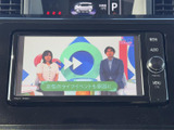 テレビ番組を画面で楽しめる装備です。停車中の休憩時間に映像を視聴でき、待ち時間も快適に過ごせます。見やすい画面で、日常の使い方に合わせて活用いただけます。