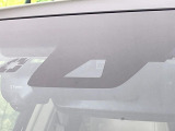 【プリクラッシュセーフティ】前方の車両等を検知し、衝突しそうな時は警報で注意を促し、ブレーキを踏む力をサポート。ブレーキを踏めなかった場合は衝突被害軽減ブレーキが作動、衝突回避をサポートします。