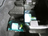 スペアタイヤレス車です。応急セットを搭載しております。